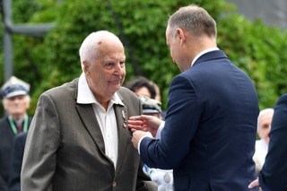 Powstańcy warszawscy odznaczeni na spotkaniu z Dudą i Trzaskowskim