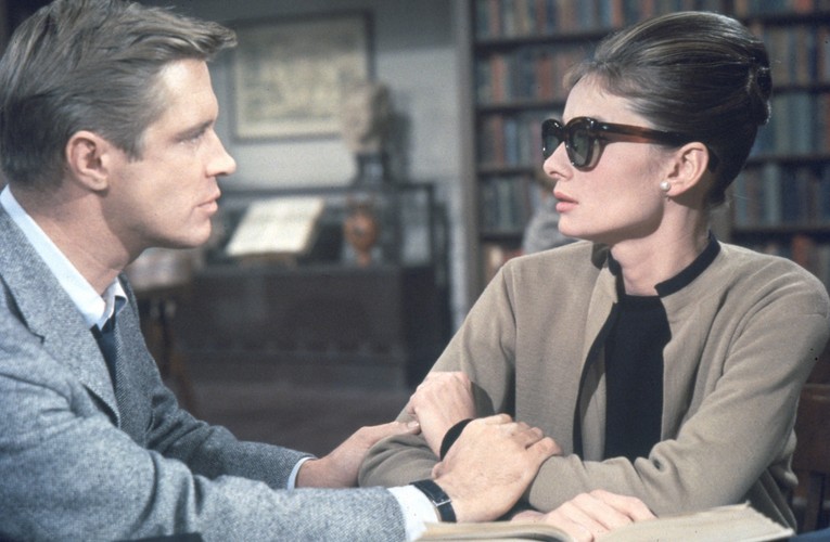 George Peppard i Audrey Hepburn w filmie 'Śniadanie u Tiffany'ego'
