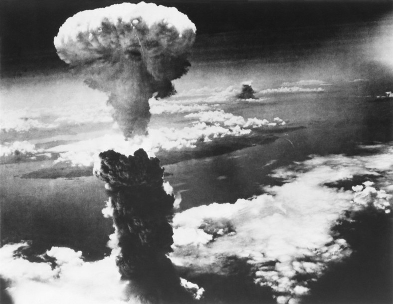 Grzyb atomowy po zrzuceniu bomby na Nagasaki, 9 sierpnia 1945 r.