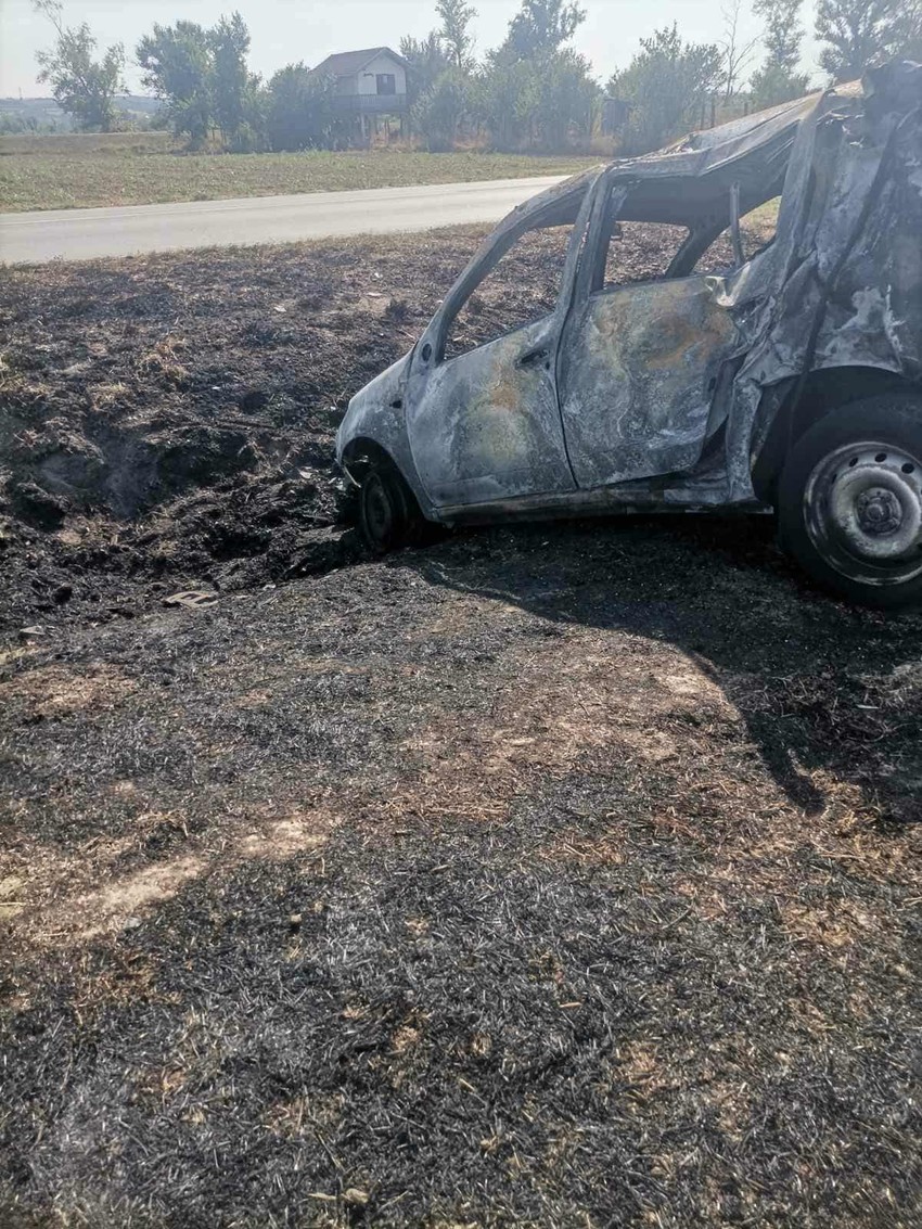 Od auta je ostalo zgarište