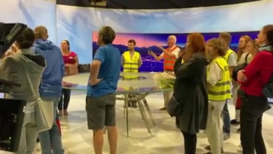 Upad antivaksera u studio TV Slovenije