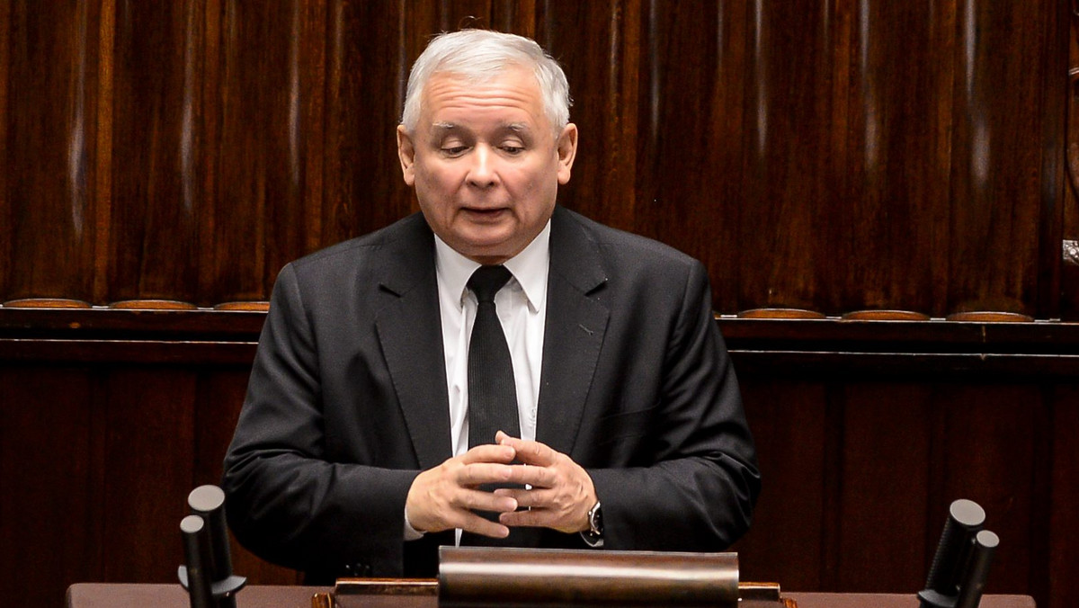 Wybory samorządowe zostały sfałszowane - powiedział dziś na sali sejmowej prezes PiS Jarosław Kaczyński, domagając się, aby posłowie na tym posiedzeniu zajęli się projektem przygotowanym przez klub PiS, zakładającym skrócenie kadencji nowo wybranych władz samorządowych.