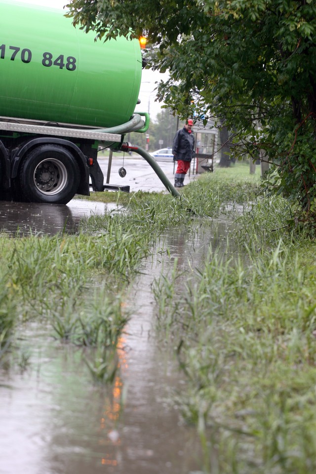 WARSZAWA ZAMKNIĘTY TRAKT LUBELSKI ULEWY