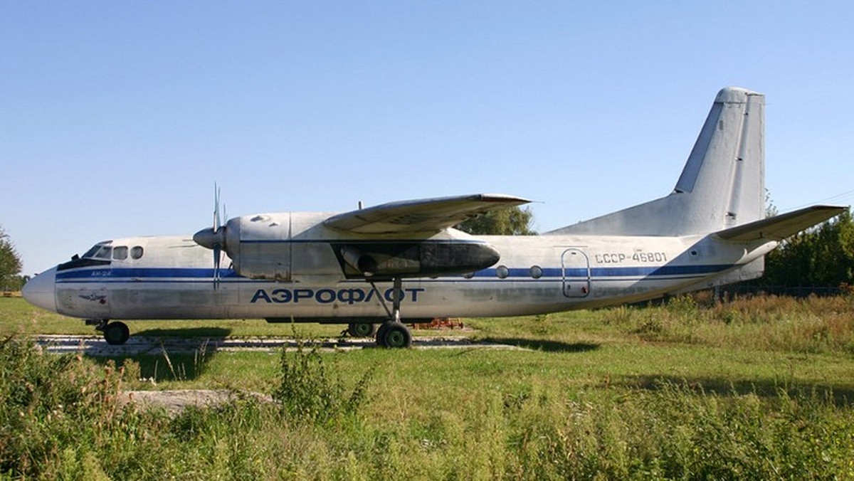 Do czterech wzrosła liczba ofiar katastrofy samolotu An-24 w ukraińskim Doniecku - poinformowała agencja informacyjna Interfaks Ukraina. Według tych doniesień dwunastu pasażerów zostało rannych, a los kolejnych dwóch jest nieznany. Wcześniej podawano, że w wypadku maszyny, którą lecieli ukraińscy kibice, zginęły dwie osoby.