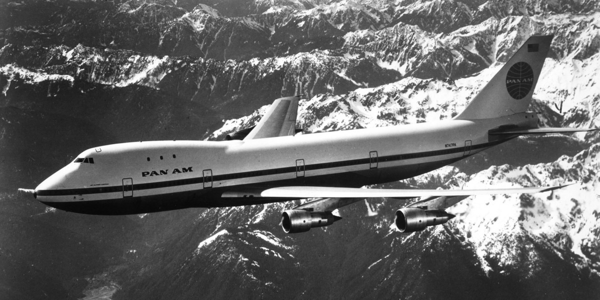 Pan Am były pierwszymi liniami, które wprowadziły do rozkładu lotów Boeingi 747 w 1970 roku. Dysponowały największą flotą tych maszyn