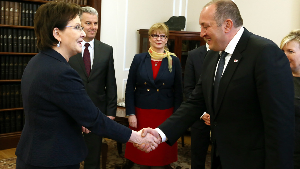 Priorytetowym celem Polski jest, by Gruzja została włączona do europejskiej rodziny - powiedziała marszałek Sejmu Ewa Kopacz na dzisiejszym spotkaniu ze składającym wizytę w Warszawie prezydentem Gruzji Giorgim Margwelaszwilim.