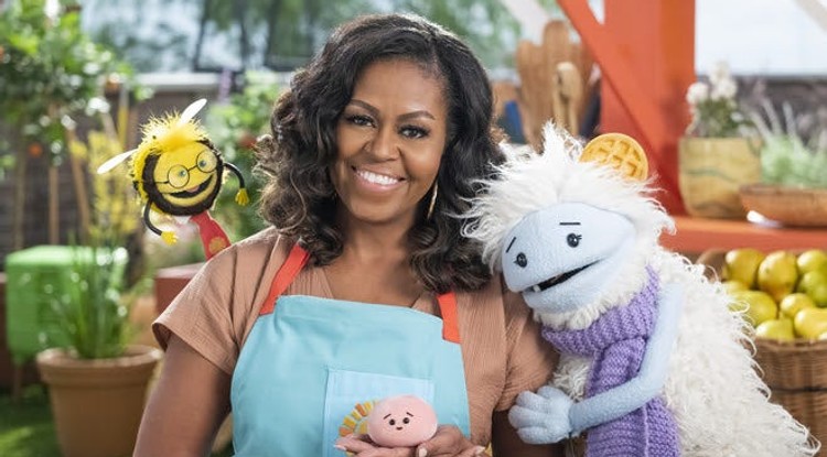 Michelle Obama is szerepel a Netflix gyerekeknek szóló új, Waffles+Mochi című bábfilmsorozatában.