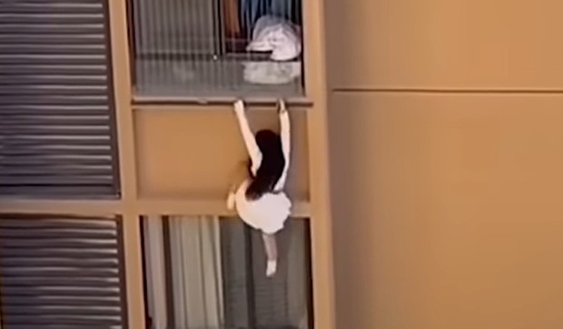 Ljubavnica visi sa zgrade