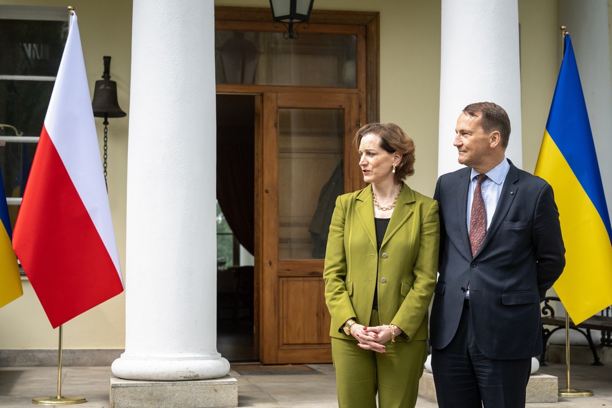 Europoseł PiS Adam Bielan ostro skrytykował Radosława Sikorskiego oraz jego żonę, Anne Applebaum