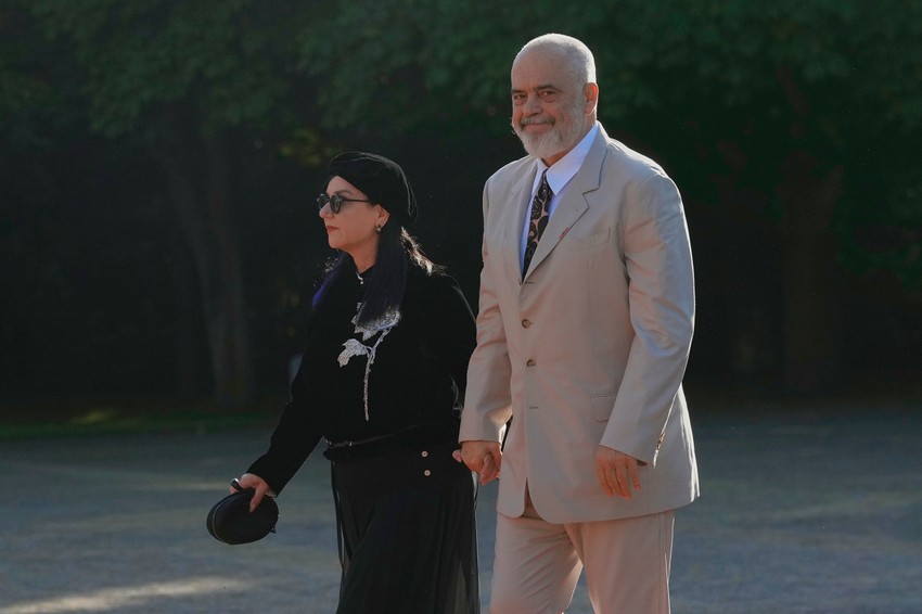 Edi Rama sa suprugom na NATO samitu