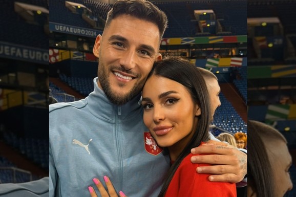 "BLAGOSLOVENA SAM" Anastasija Ražnatović objavila sliku sa Gudeljom i javno se obratila: Fudbaler je grli, a ona blista od sreće