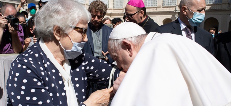 Papież Franciszek ucałował numer obozowy na ręce więźniarki Auschwitz