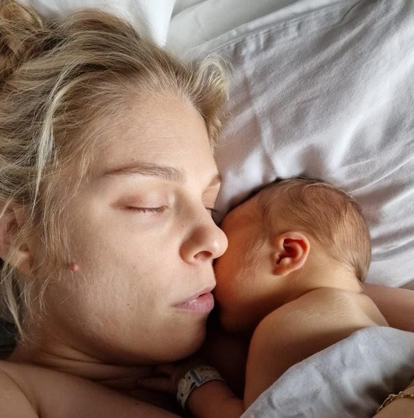 Veronika Cifrová Ostrihoňová so synom Šimonom.