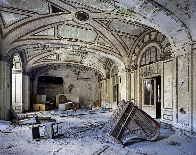 THE RUINS OF DETROIT FOT. YVES MARCHAND &amp; ROMAIN MEFFRE