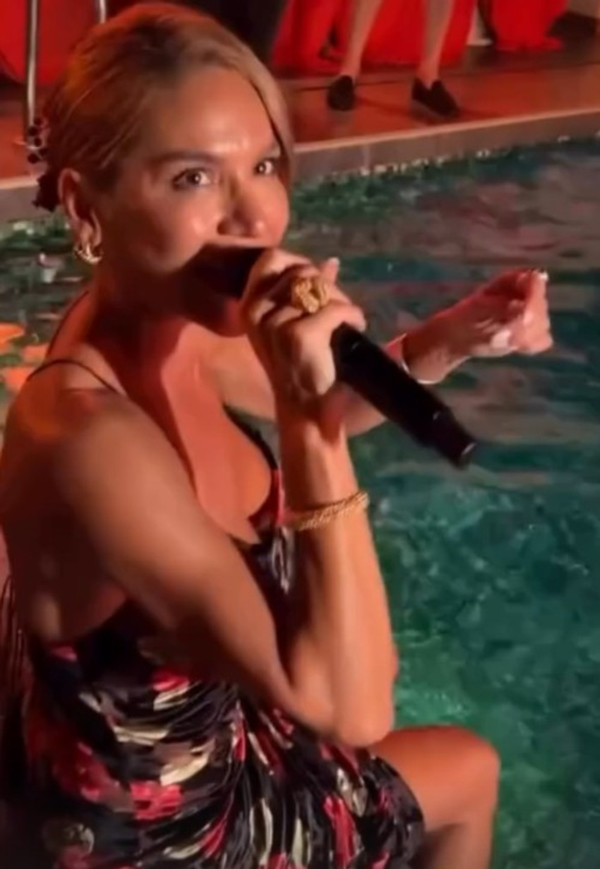 Marina Visković peva na veridbi gej para
