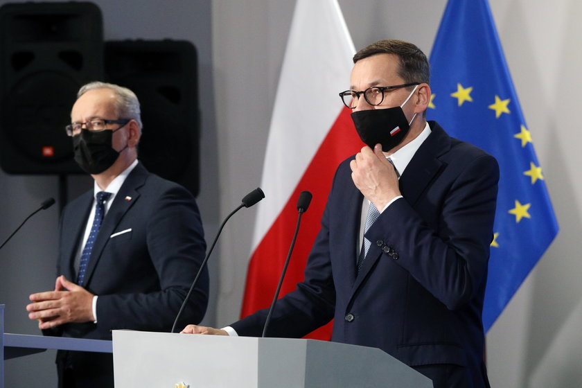 Szczepienia przeciw COVID-19. Morawiecki apeluje do antyszczepionkowców