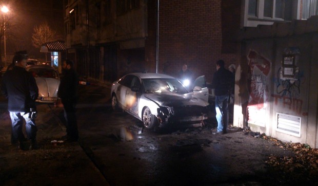 421074_nis04-izgoreo-audi-u-nisu-poliven-benzinom