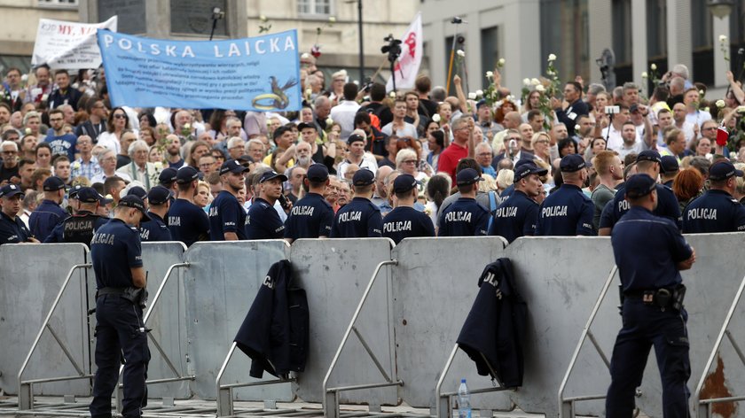 Generał zdradza prawdę o kosztach miesięcznic smoleńskich. „Ponad milion złotych”