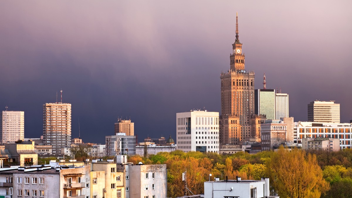 Prokuratura Regionalna we Wrocławiu wniosła do Samorządowego Kolegium Odwoławczego w Warszawie sprzeciw dotyczący nieruchomości przy ul. Kossaka 5 w Warszawie. Chce unieważnienia decyzji z 1976 r., w efekcie której nieruchomość oddano w wieczyste użytkowanie.