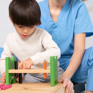 KórházSuli - tartós betegségből gyógyuló gyerekek munkáiból látható kiállítás