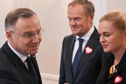 Prezydent Andrzej Duda, szef Platformy Obywatelskiej Donald Tusk i przewodnicząca Inicjatywy Polskiej Barbara Nowacka podczas spotkania w Pałacu Prezydenckim