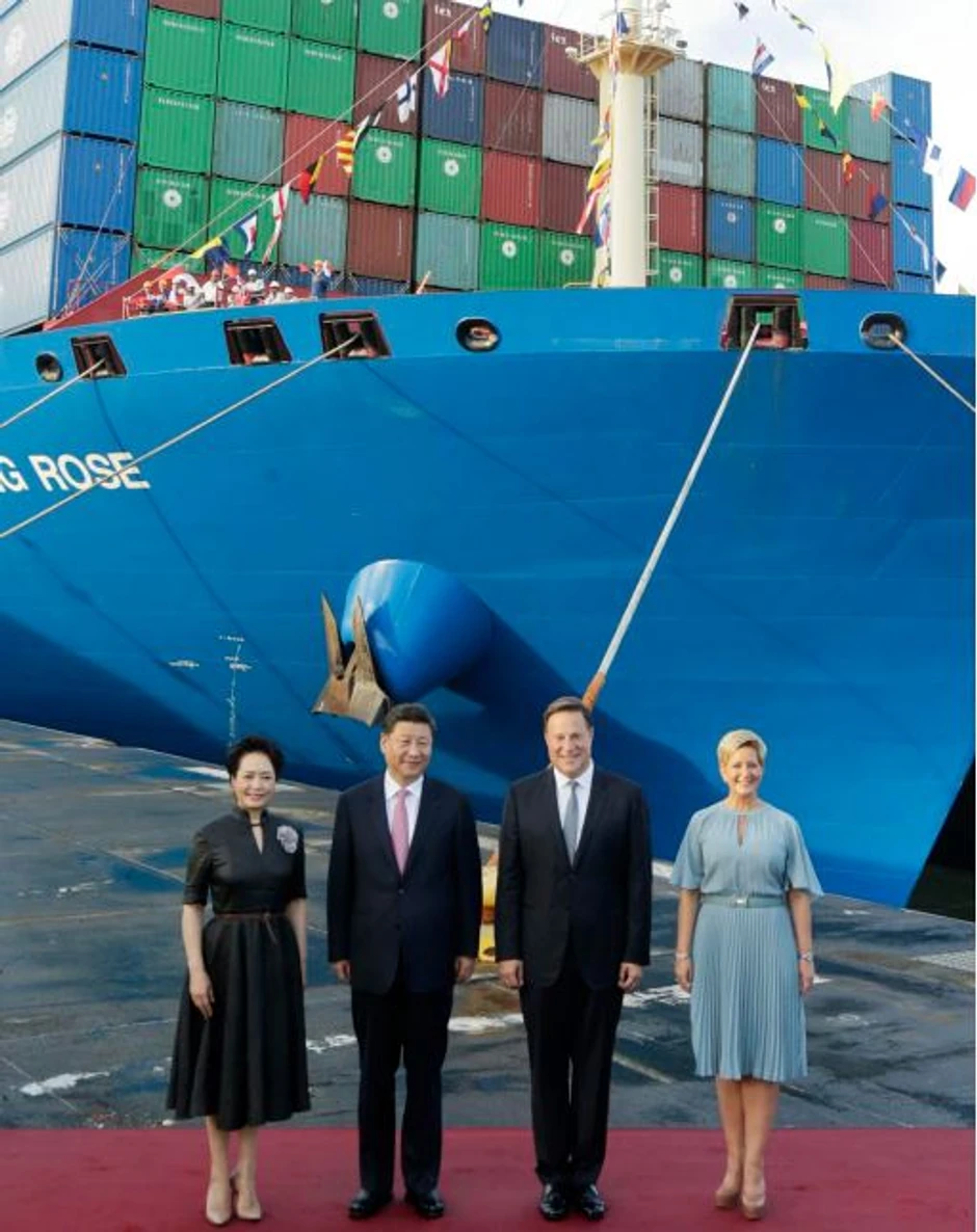 Kineski lider Si Đinping sa bivšim predsednikom Paname Huanom Karlosom Varelom i suprugama