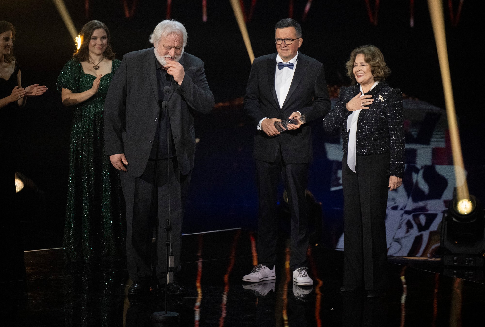 Martin Šulík, Dávid Čorba a Emília Vášáryová na odovzdávaní Národných filmových cien Slnko v sieti za rok 2023.