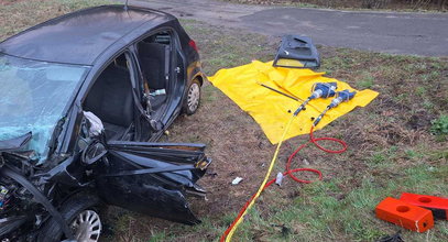 23-latka w BMW zderzyła się z oplem. Cztery osoby trafiły do szpitala