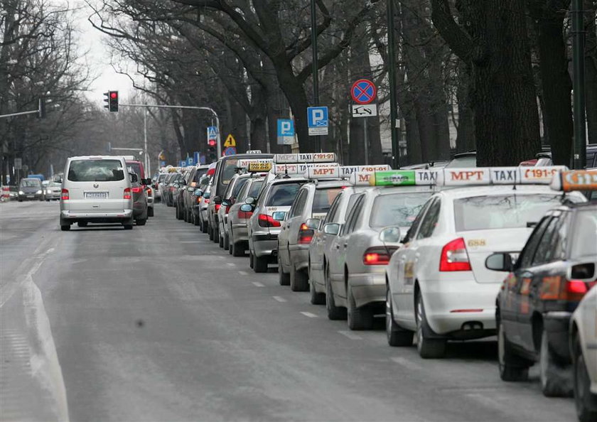 Tak stanieją usługi po uwolnieniu zawodów