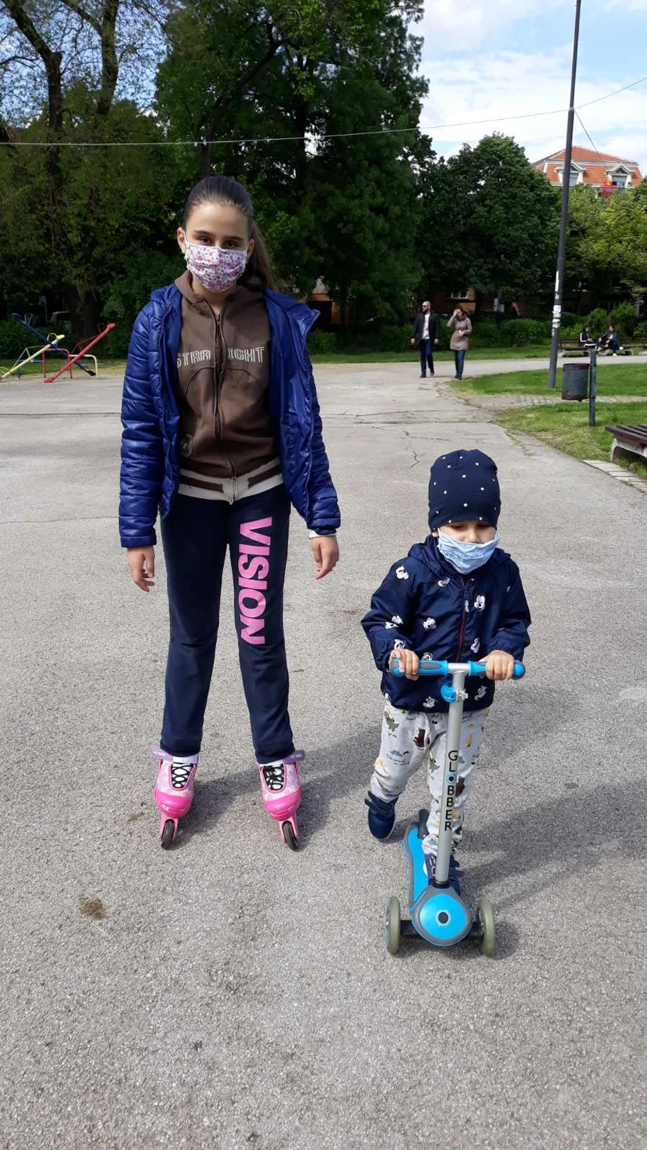 Mališani u Nišu iskoristili su priliku za zabavu napolju