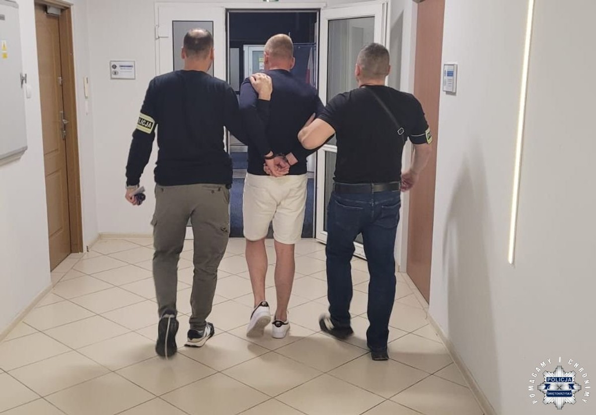 Szedł spokojnie chodnikiem, kiedy na jego drodze stanęli mundurowi. Potem poszło szybko
