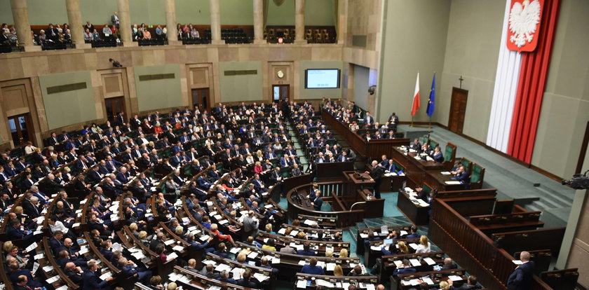 PiS znów uderzy opozycję po kieszeni. Projekt trafił do Sejmu