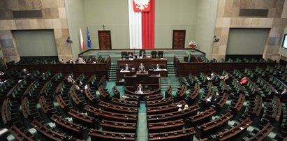 Sensacyjny sondaż. Jeden z liderów poza Sejmem