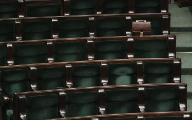 Sejm wnioskuje o wyłączenie trzech sędziów z orzekania w sprawie TK