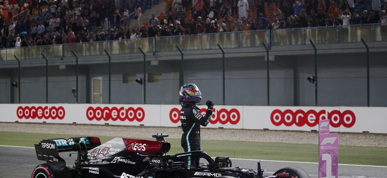 Lewis Hamilton ruszy w Katarze z pole position