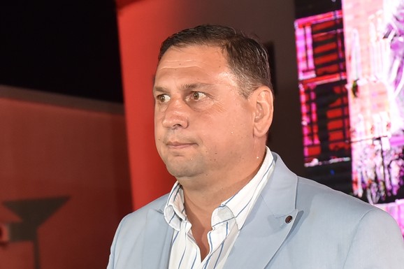 "Sin nam je nestao u bolnici, rekli su da je preminuo, A NIKAD GA NISMO VIDELI" Jeziva ispovest Takija Marinkovića o bolnoj prošlosti: "I dalje je u knjizi za nestale bebe"