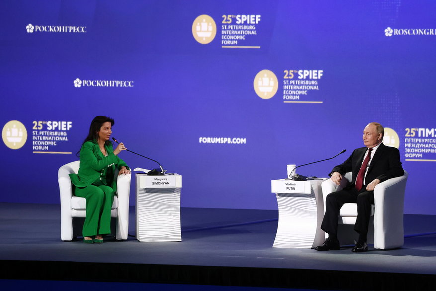 Margarita Simonjan i Władimir Putin podczas Międzynarodowego Forum Ekonomicznego w Petersburgu [czerwiec 2022 r.]