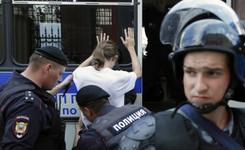 Wielka demonstracja w Moskwie. Policja zatrzymała ponad tysiąc osób [WIDEO]