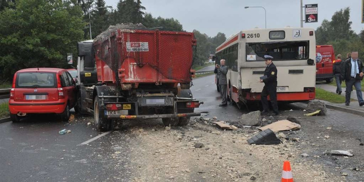 Wypadek autobusu w Gdańsku. 14 osób rannych