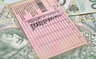 Od soboty kierowcy nie muszą mieć przy sobie prawa jazdy. Obowiązek posiadania mają obcokrajowcy