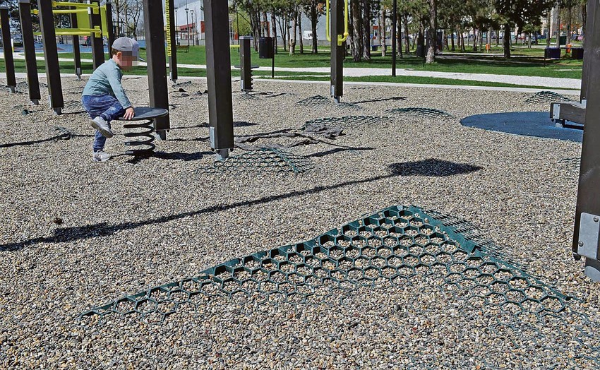 Kragujevački park kao da je preživeo zemljotres