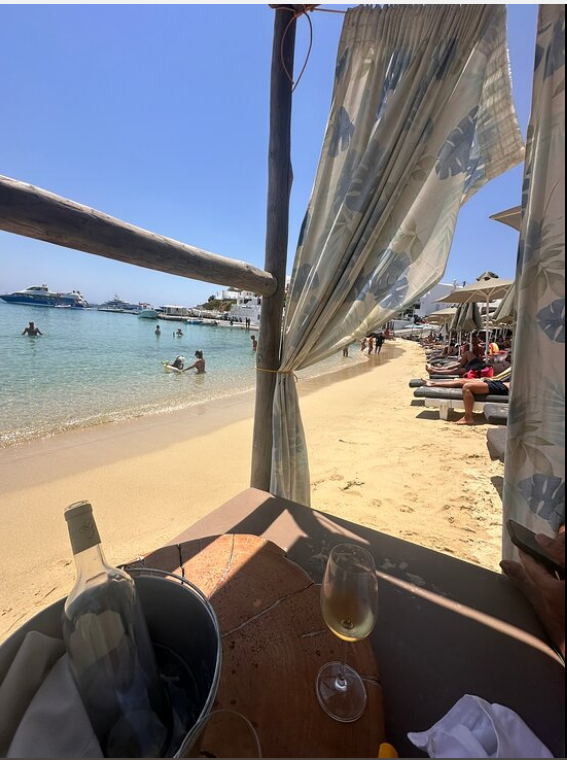 Muž zažil nepríjemnú nedávnu dovolenkovú skúsenosť v DK Oyster na gréckom ostrove Mykonos.
