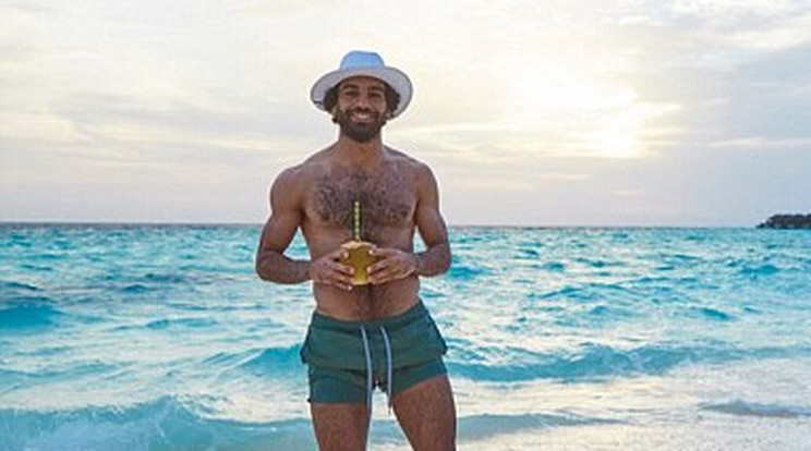 Mohamed Szalah a tengerparton próbál feltöltődni /Fotó: Instagram