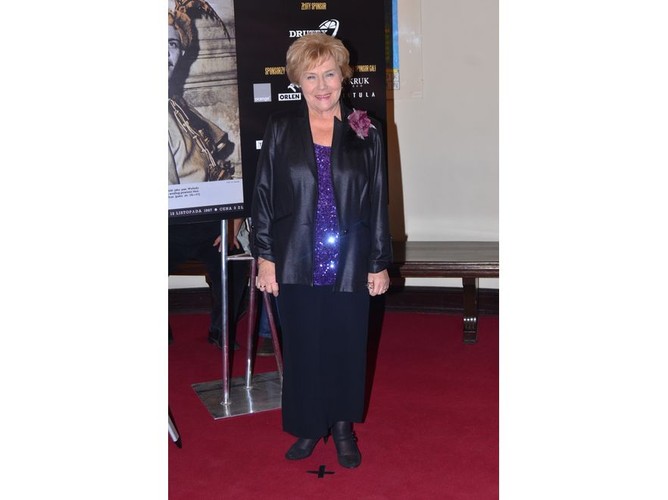 Teresa Lipowska, mimo podeszłego wieku, nie boi się mocnych akcentów. Również postawiła na cekiny