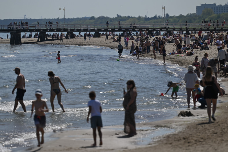 Pełne plaże w Sopocie 1 maja