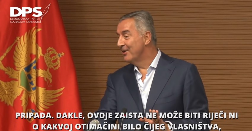 Osmehivanjem prikriva nesigurnost i želi da pokaže "superiornost"