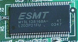 Pamięć ESMT 4 ns na karcie PowerColor RADEON 9100