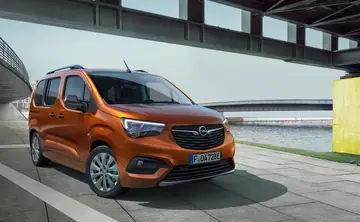 OPEL Combo Enjoy Aut. 1.4 90KM 66KW