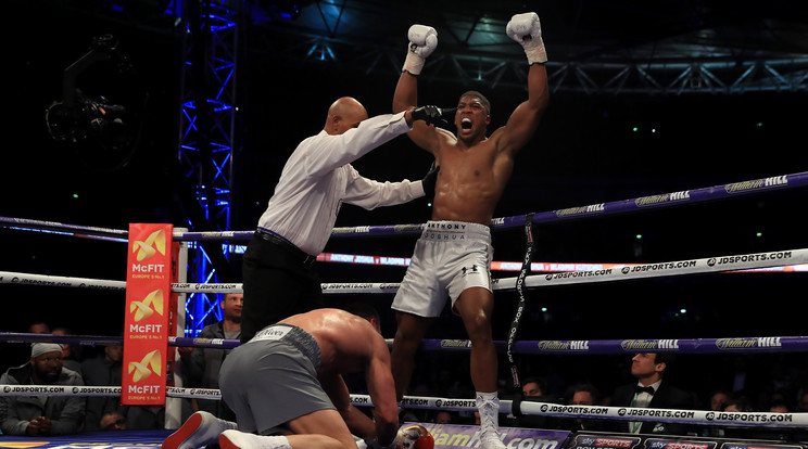 Joshua a
11. menetben
ütötte ki Klicskót, aki többször is padlón 
volt előtte /Fotó: Getty Images