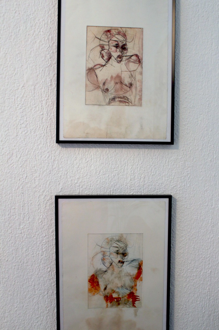 La designer vit entourée de ses œuvres d’art. 